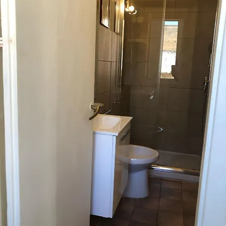 ベッド・アンド・ブレックファスト Volver 4*